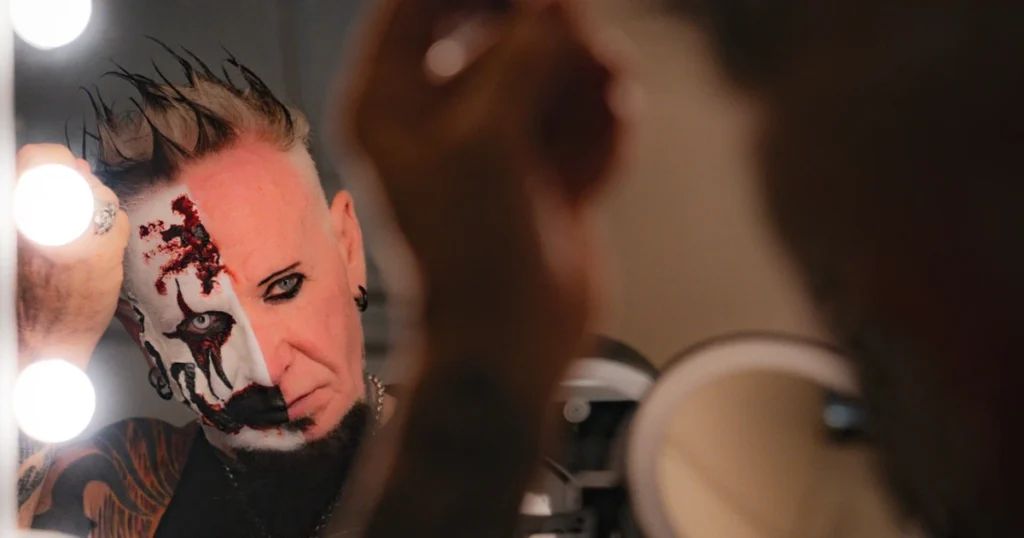 See video for MUDVAYNE singer CHAD GRAY’s heartfelt cover of CHRISTINA AGUILERA’s “Beautiful”