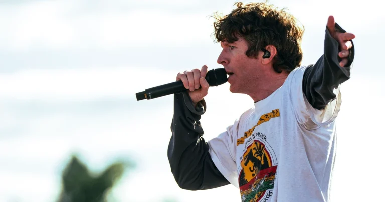 See epic photos of TURNSTILE’s historic Washington Monument show